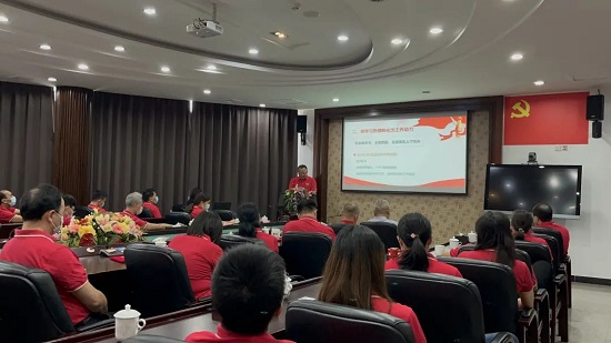 踔厲奮發(fā)向未來 勇毅前行啟新程——白云山潘高壽黨委學習貫徹黨的二十大精神專題會暨黨員表彰大會順利召開1.jpg